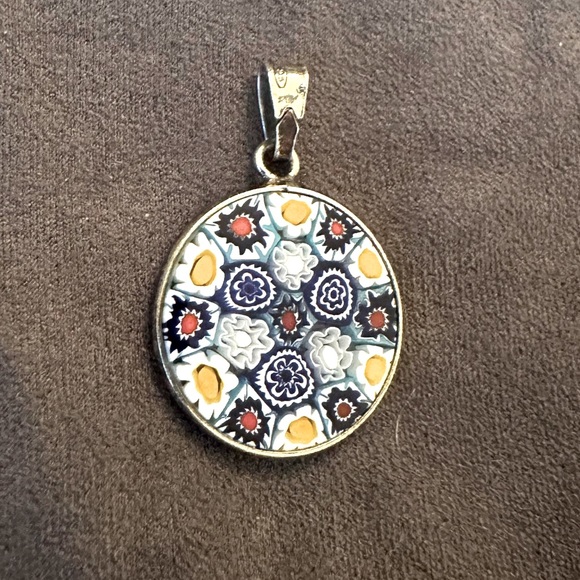 Gorgeous Flower Daisy Pendant - Picture 3 of 8